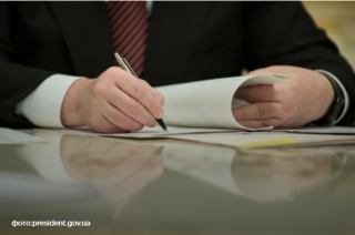940 українкам Порошенко присвоїв звання "Мати-героїня"
