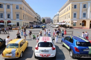 Біля Дюка проходить виставка &laquo;патріотичних&raquo; автомобілів