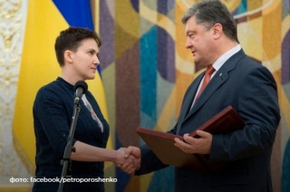 Порошенко присвоїв Савченко звання Героя України